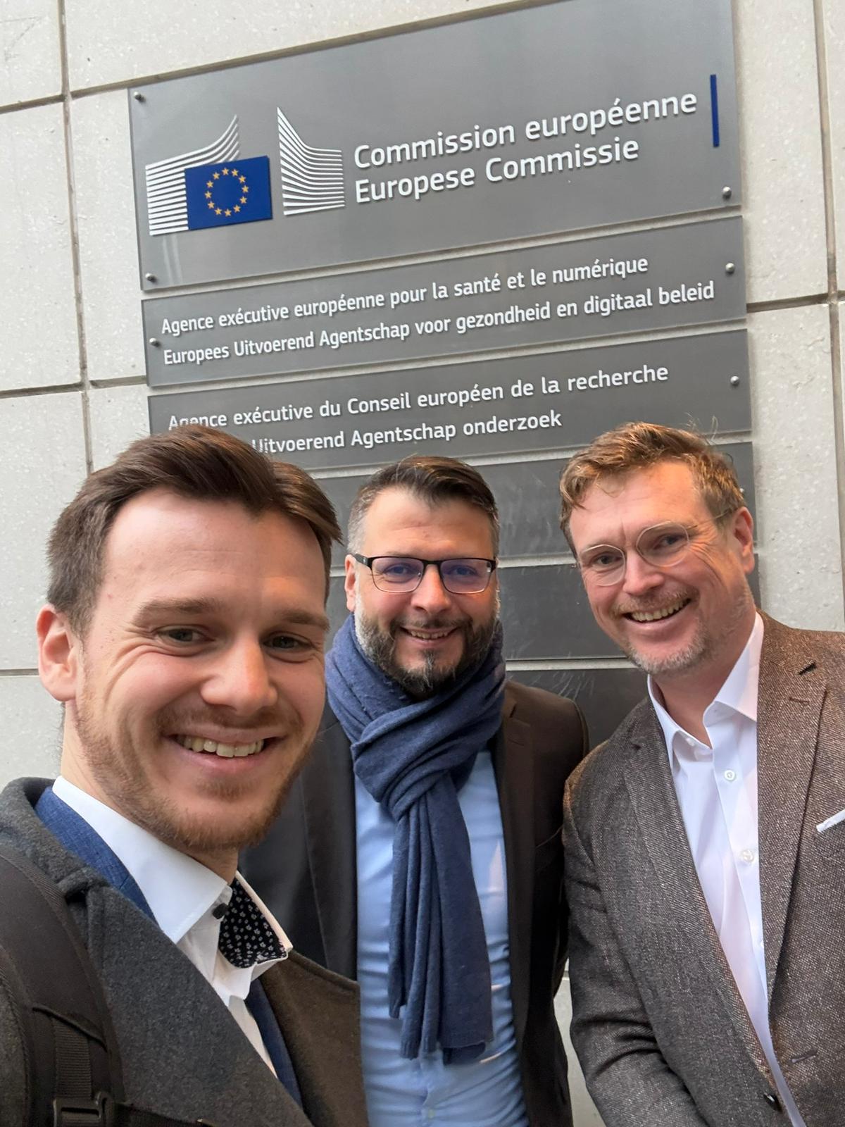 HeyCharge founders Chris Cardé and Robert Lasowski with Chief of Staff Lukas Schwab at the EIC interview